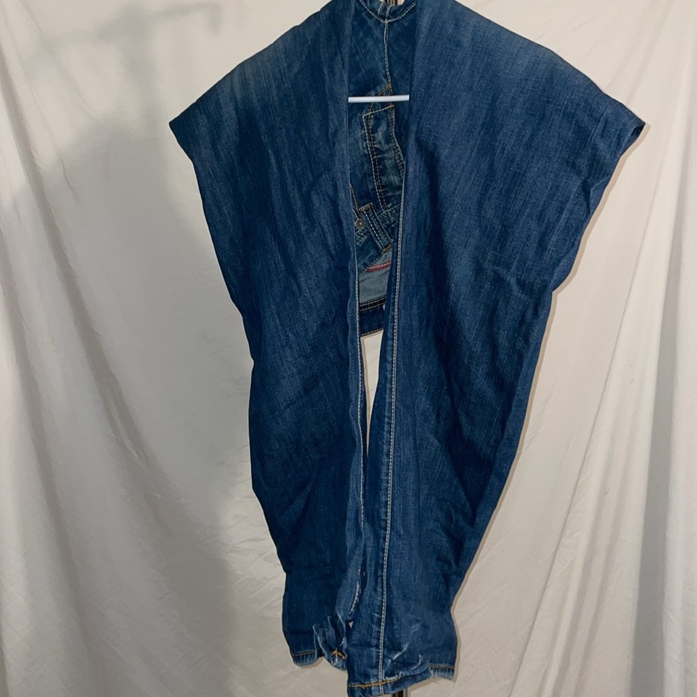 Guess - Picture 5 of 12